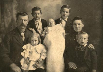 youngfam.jpg (18985 bytes)